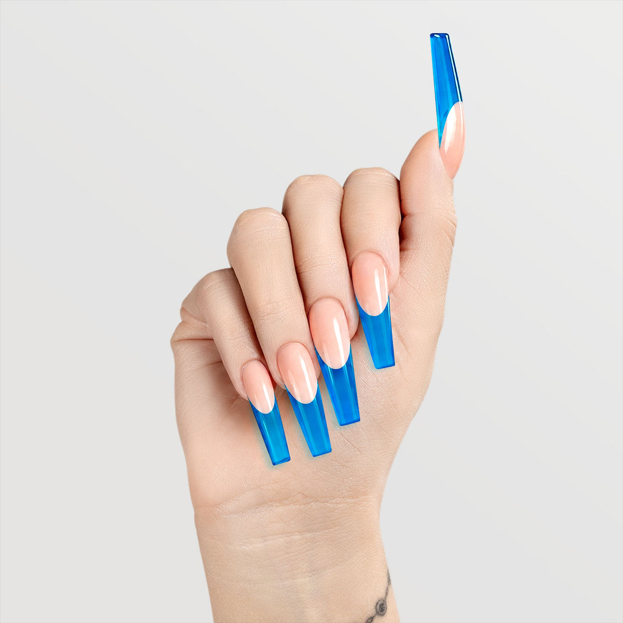 Chaun Legend Heart of the Ocean LGG08 jelly gel polish on hands